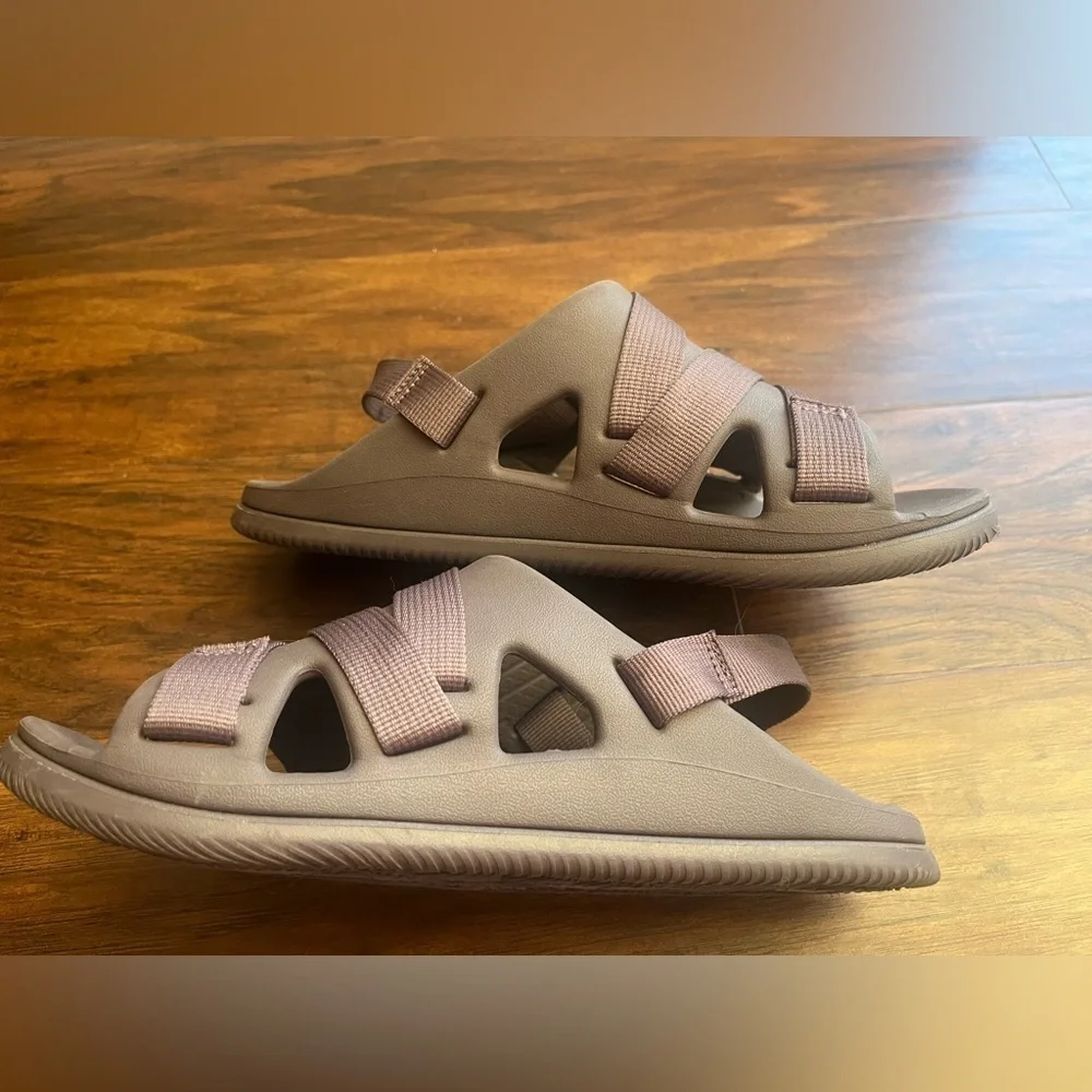 Chaco Chillos Sport Sandals - Women’s Size 7 lavender/mulberry color - Picture 6 of 10
